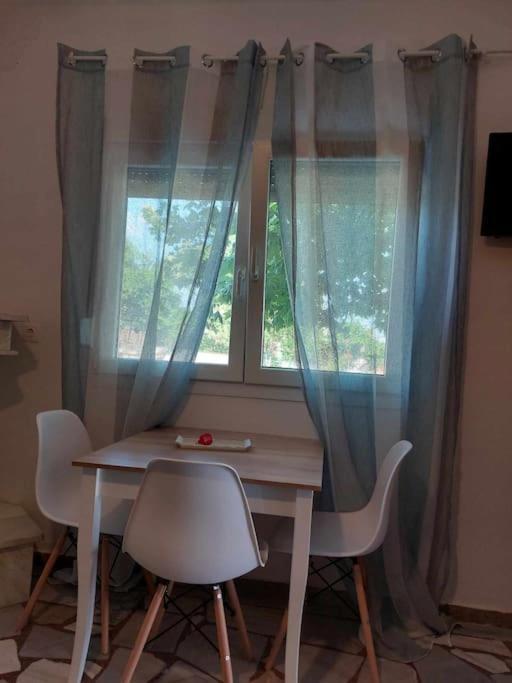 Studio Με Όλες Τις Ανέσεις Vétrina Exterior foto